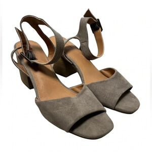 Universal Thread Gray Suede Block Heel open toe size 9